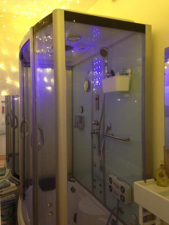 Two Top Central Beach Studios - Also Separate Spa Cabin And Watersports 브라이턴 객실 사진